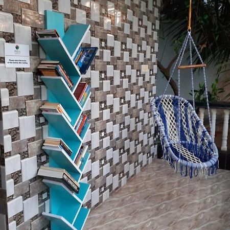 Tropical Wave Hostel Morjim Goa Bagian luar foto