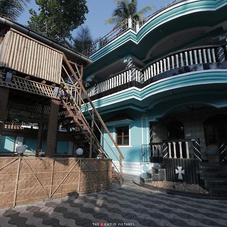 Tropical Wave Hostel Morjim Goa Bagian luar foto