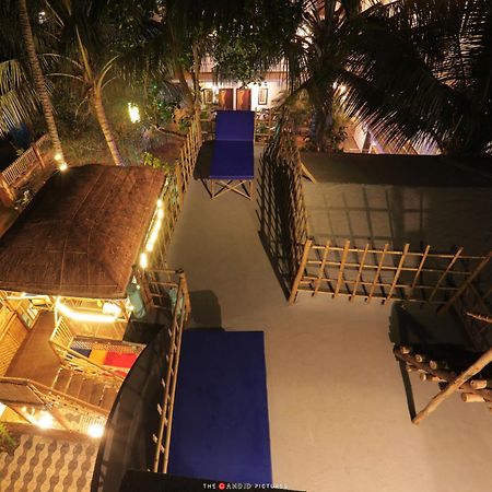 Tropical Wave Hostel Morjim Goa Bagian luar foto