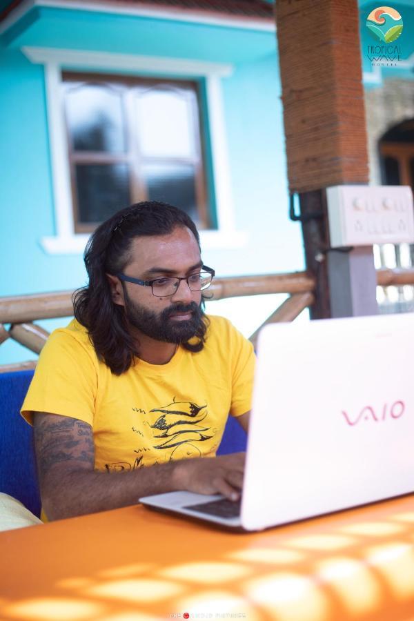 Tropical Wave Hostel Morjim Goa Bagian luar foto