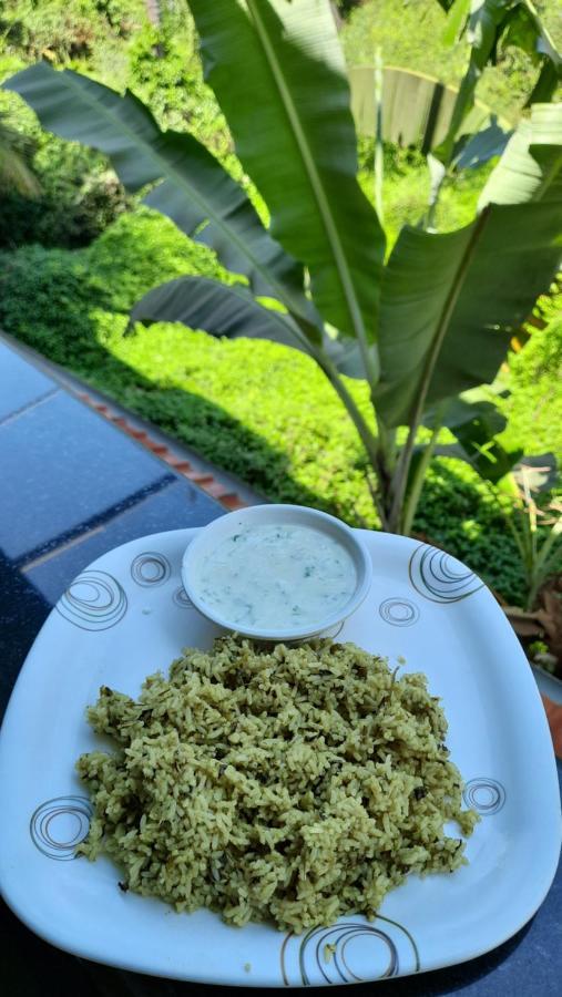 Tropical Wave Hostel Morjim Goa Bagian luar foto