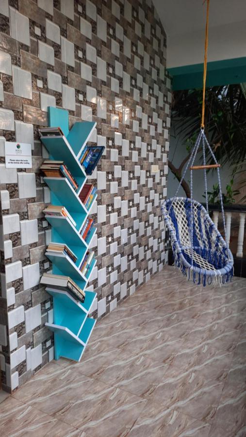 Tropical Wave Hostel Morjim Goa Bagian luar foto