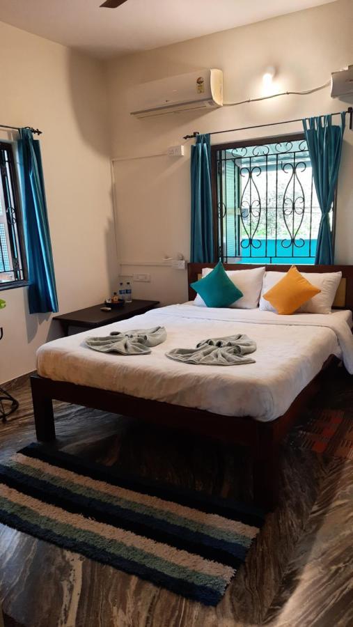 Tropical Wave Hostel Morjim Goa Bagian luar foto