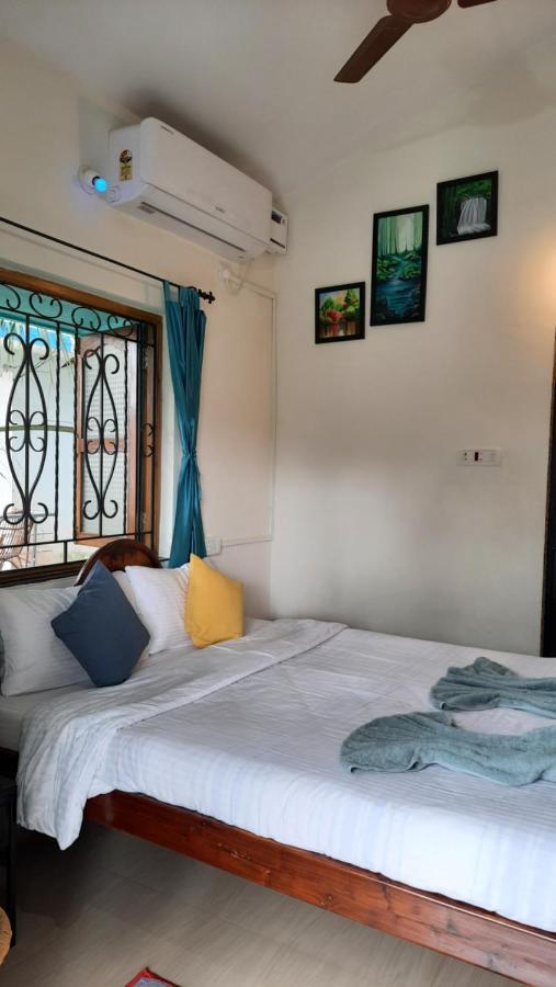 Tropical Wave Hostel Morjim Goa Bagian luar foto