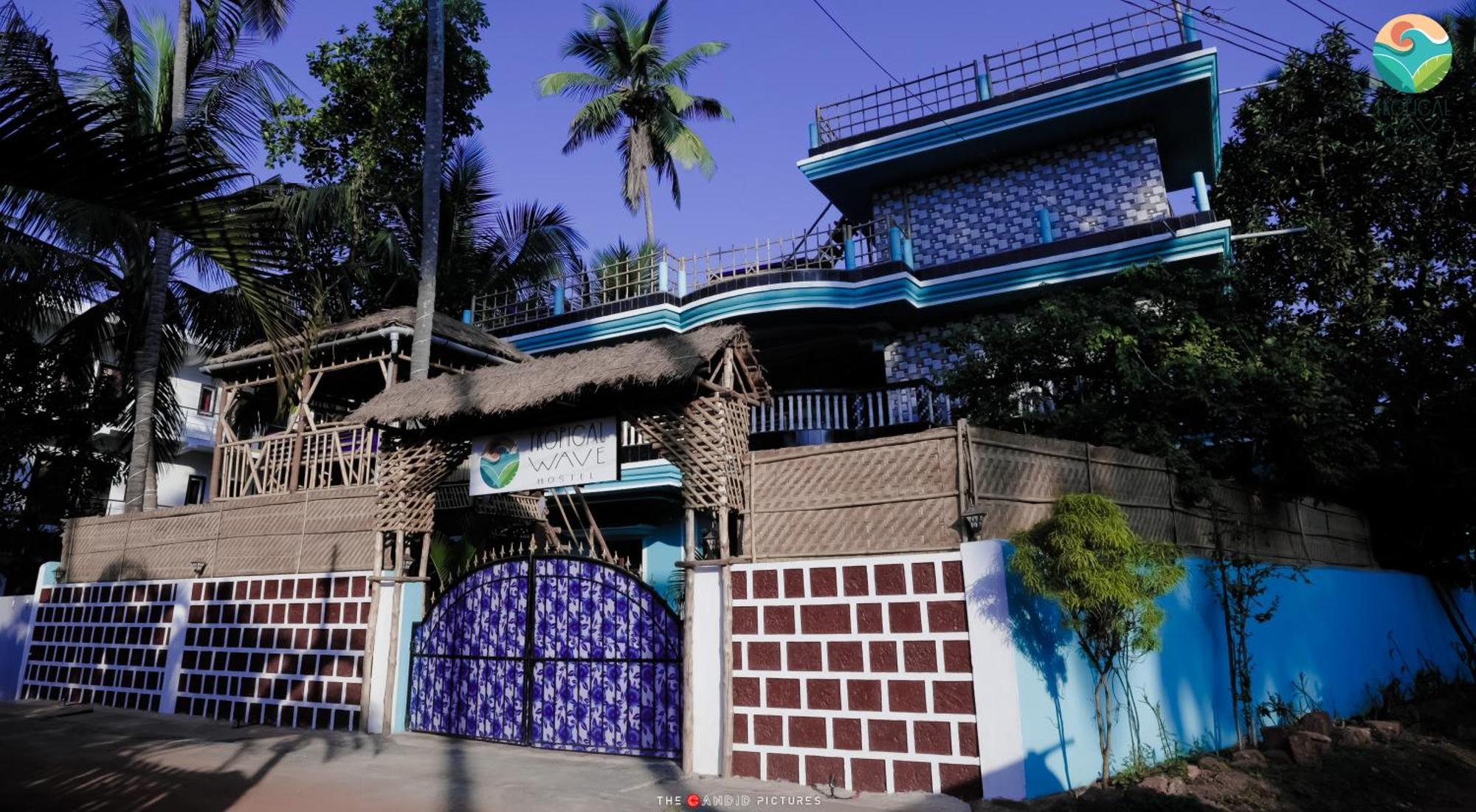 Tropical Wave Hostel Morjim Goa Bagian luar foto