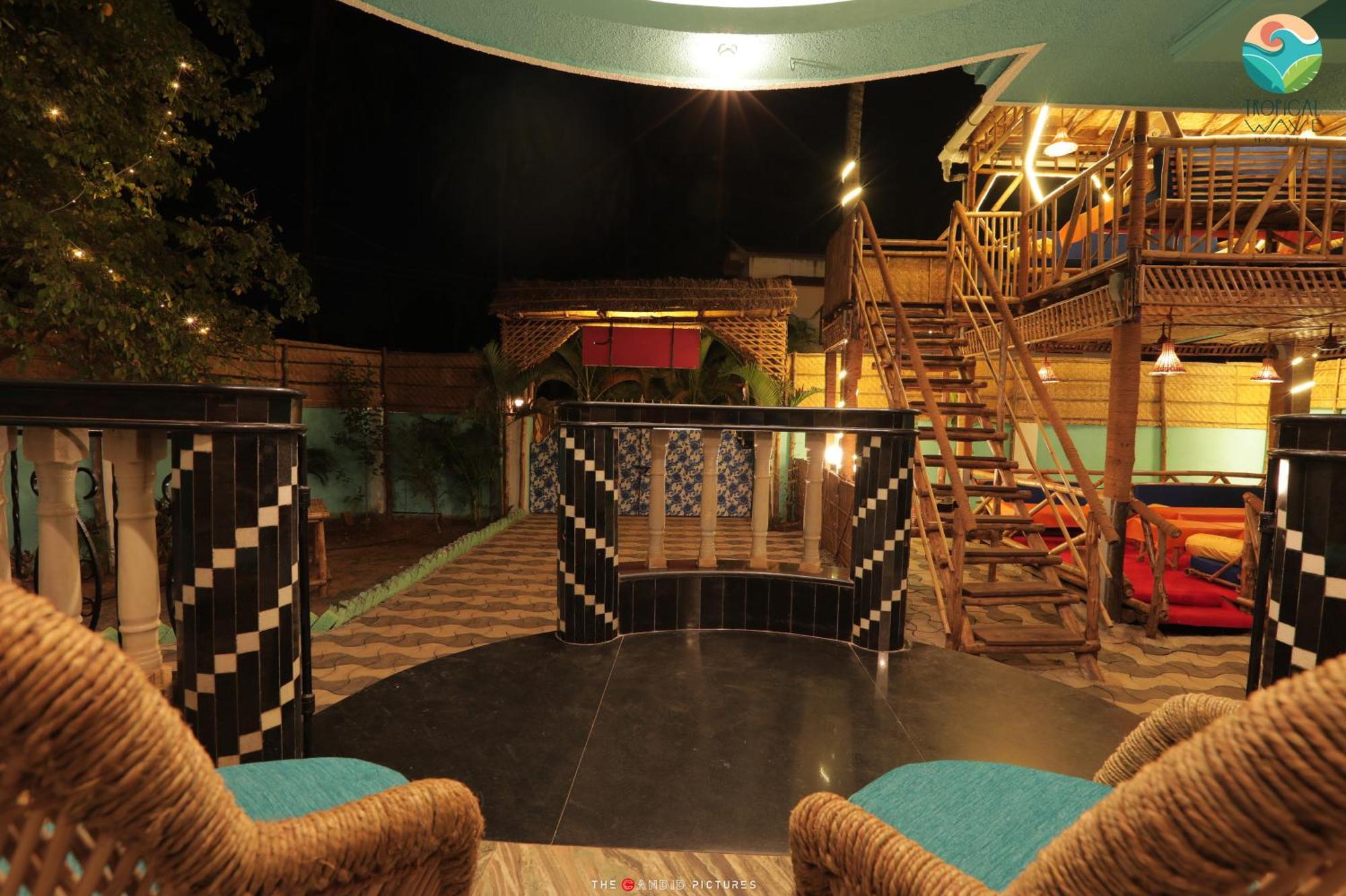 Tropical Wave Hostel Morjim Goa Bagian luar foto