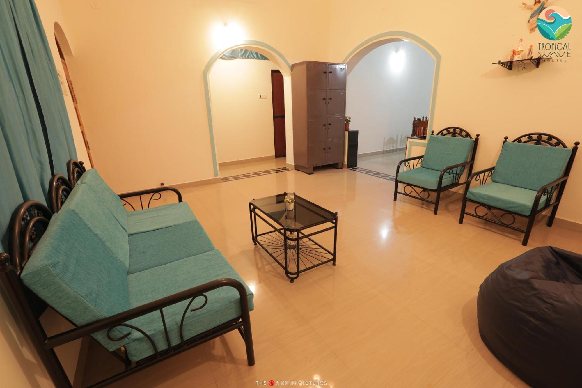 Tropical Wave Hostel Morjim Goa Bagian luar foto